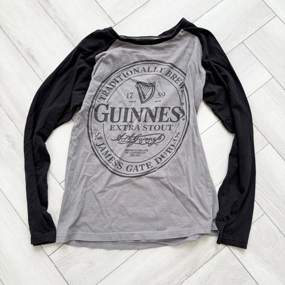 🍺 90s Vintage Guinness Gray and Black Long Sleeve Shirt